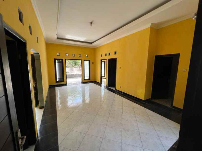 dijual rumah banjeng