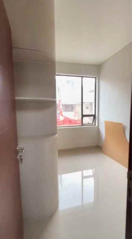 dijual rumah baru posisi hook daerah antapani