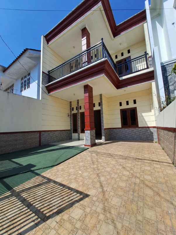 dijual rumah beji timur