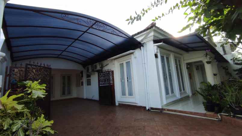 dijual rumah blok m