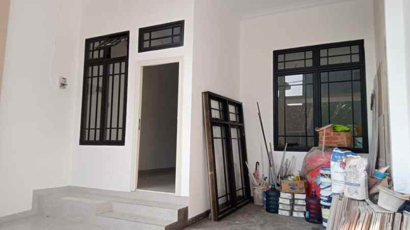 dijual rumah boulevard hijau kota