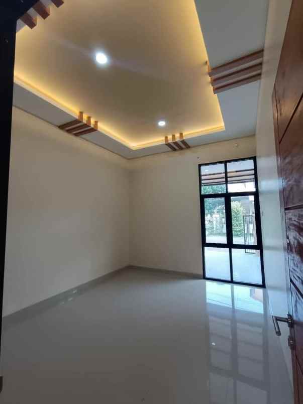 dijual rumah boulevard hijau kota