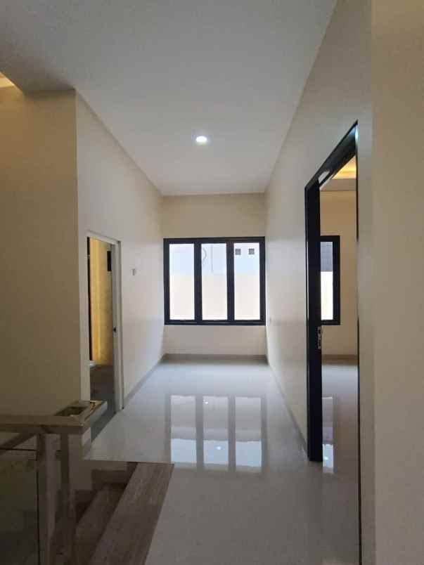 dijual rumah boulevard hijau kota