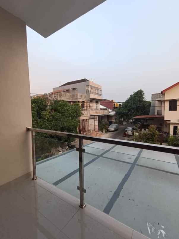 dijual rumah boulevard hijau kota