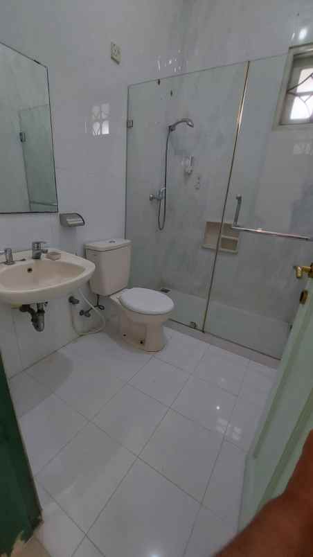 dijual rumah bukit gading mediterania