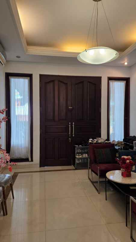 dijual rumah bukit gading villa