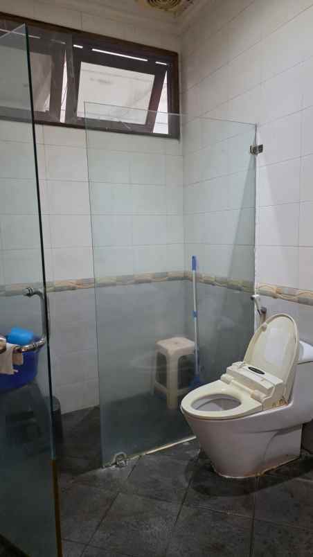dijual rumah bukit gading villa