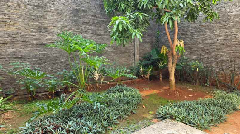 dijual rumah bukit gading villa