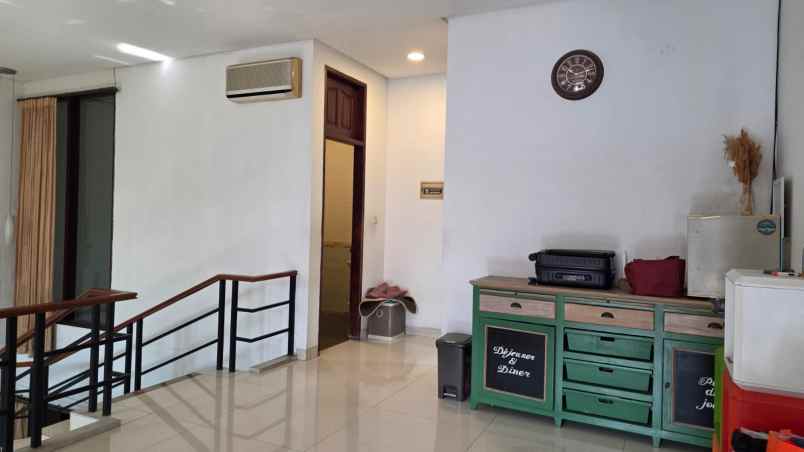 dijual rumah bukit gading villa
