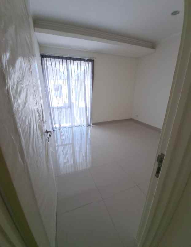 dijual rumah catriona suvarna sutera