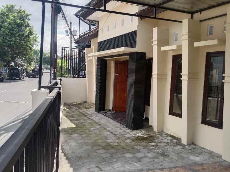 dijual rumah caturtunggal kabupaten