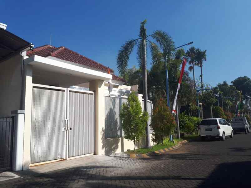 dijual rumah central park gunung anyar