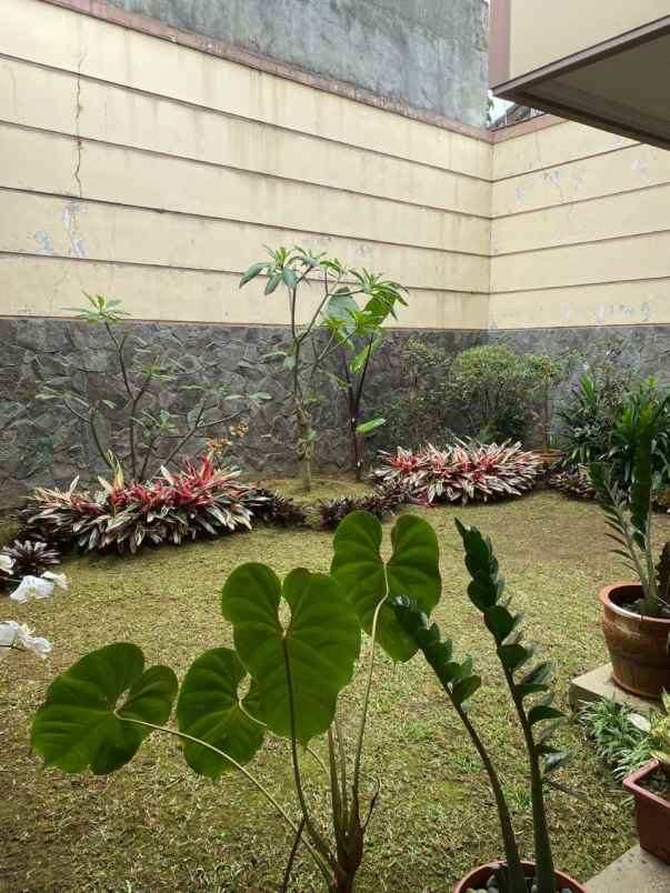 dijual rumah cigadung selatan i 20