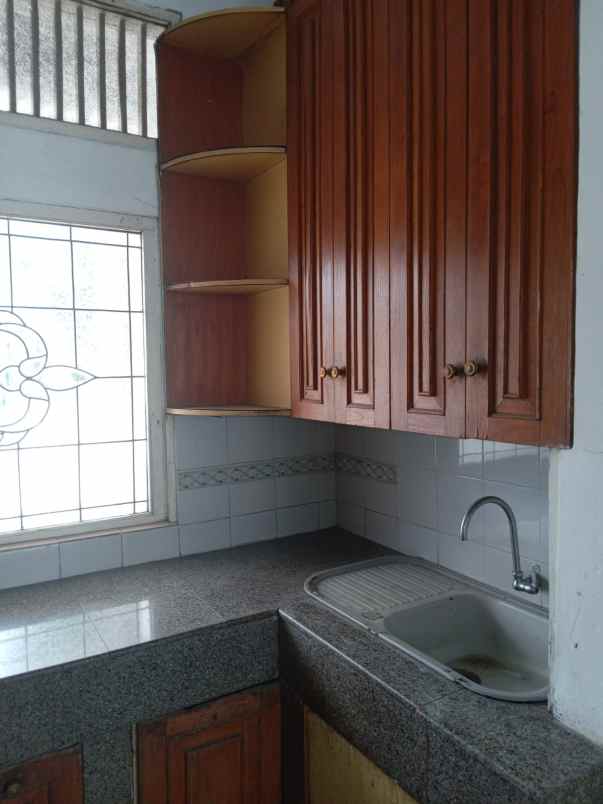 dijual rumah cinere