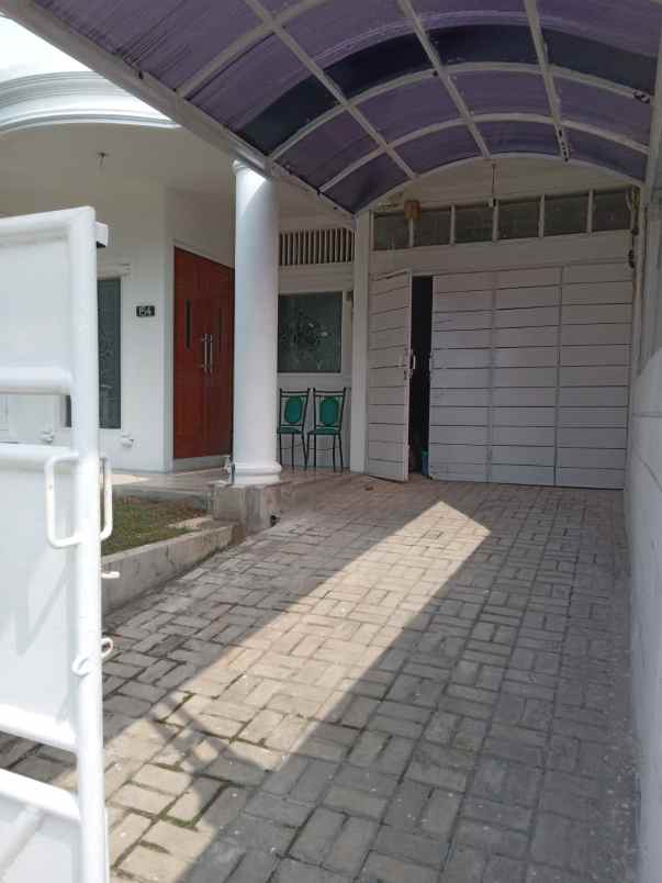 dijual rumah cinere