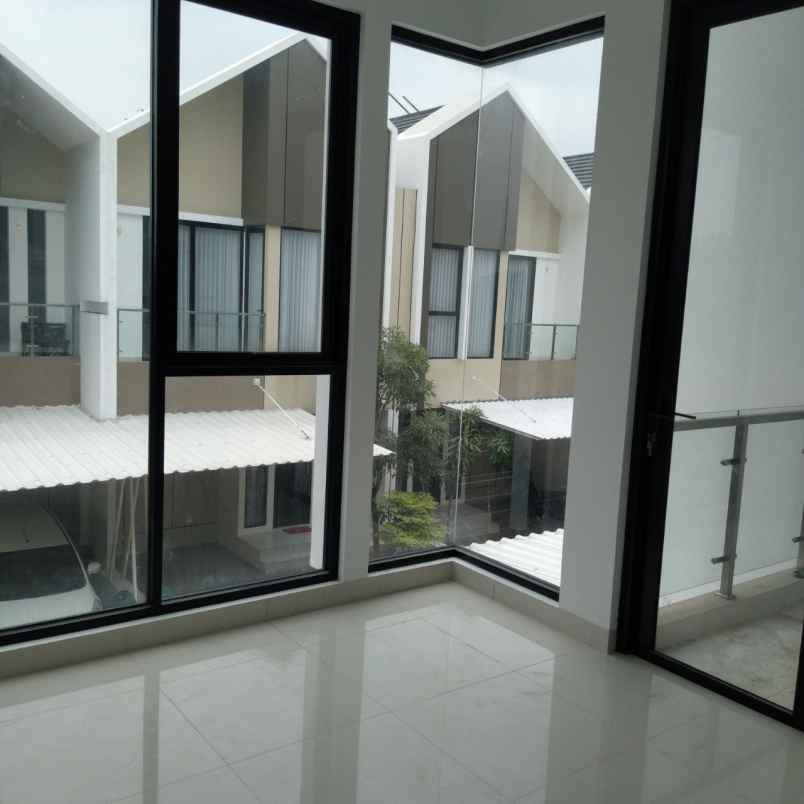 dijual rumah ciracas