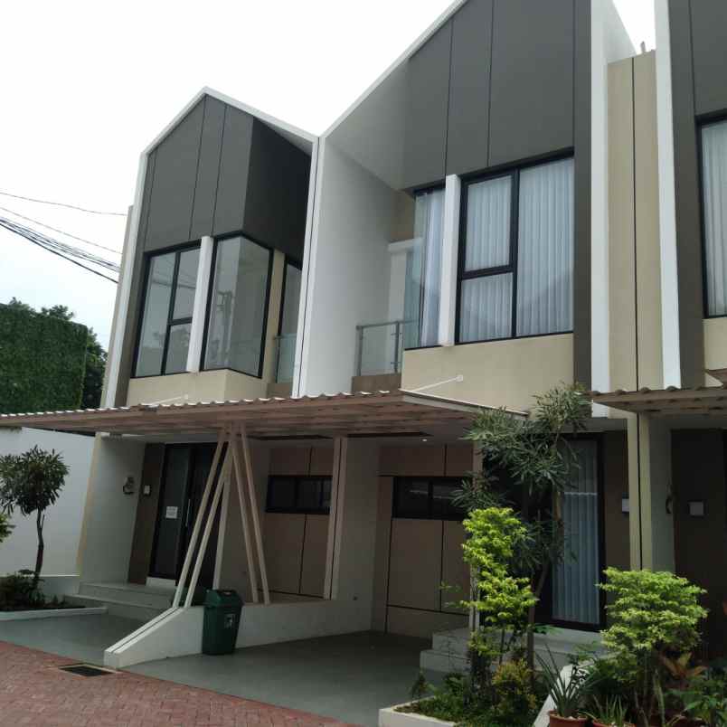 dijual rumah ciracas