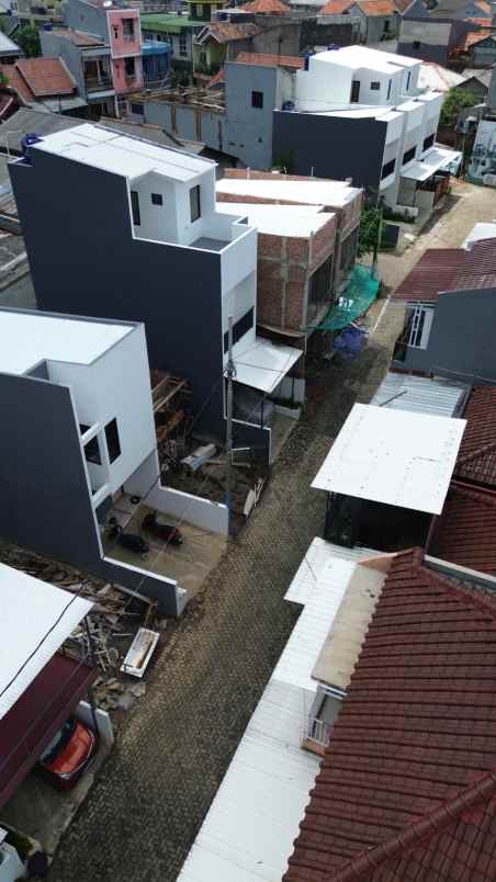 dijual rumah ciracas