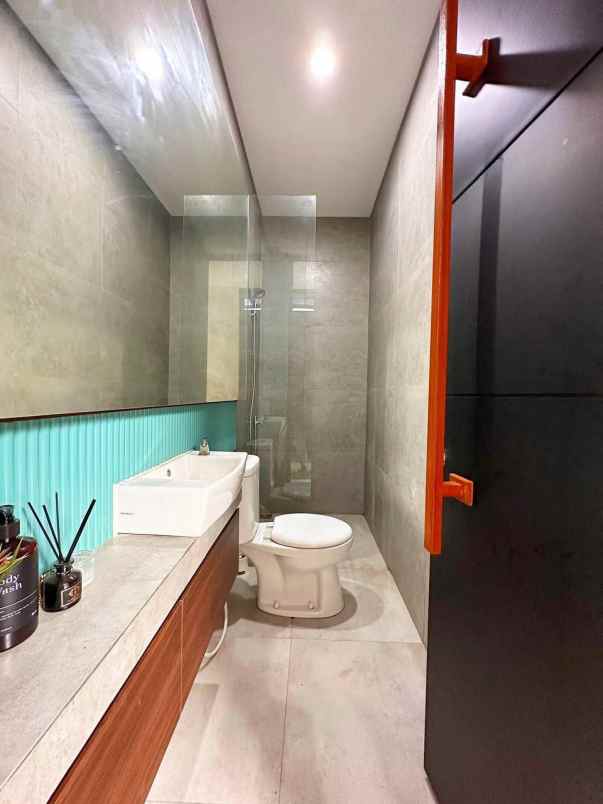 dijual rumah ciracas