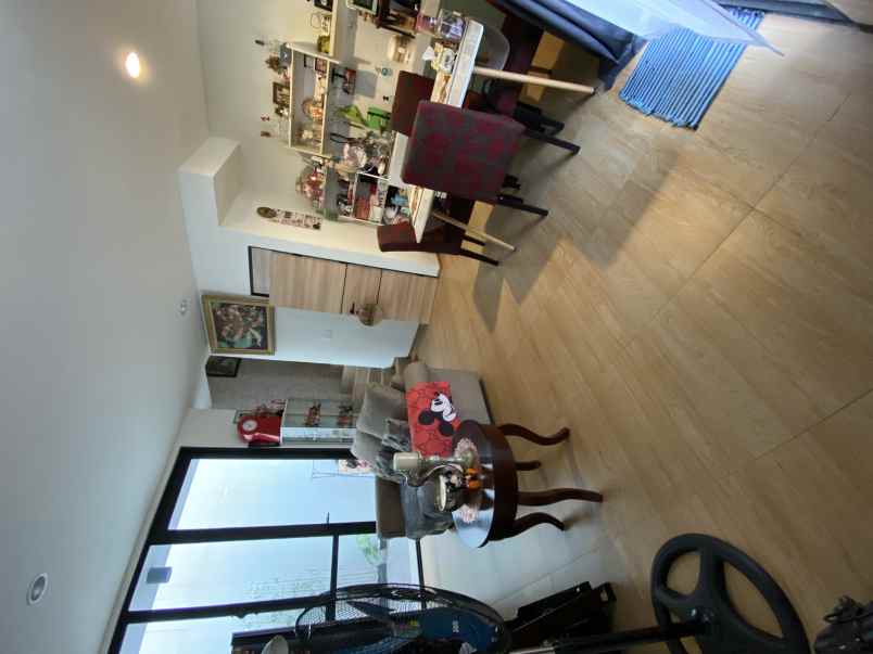 dijual rumah cluster cendana parc lippo