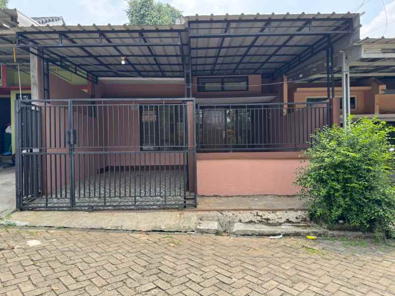 dijual rumah cluster nempel mal