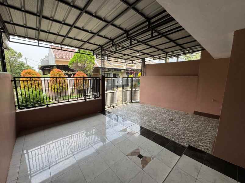 dijual rumah cluster nempel mal