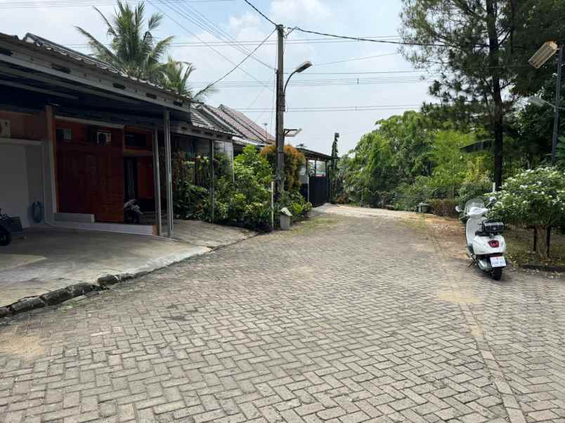 dijual rumah cluster nempel mal