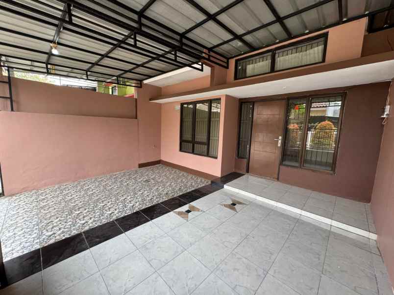 dijual rumah cluster nempel mal