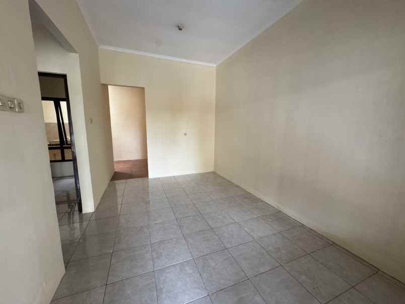 dijual rumah cluster nempel mal