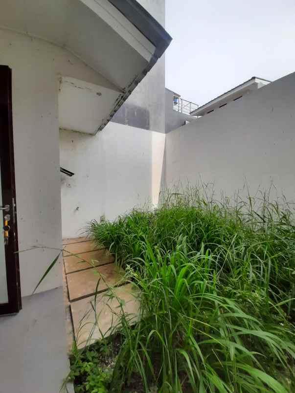 dijual rumah cluster shinano jakarta