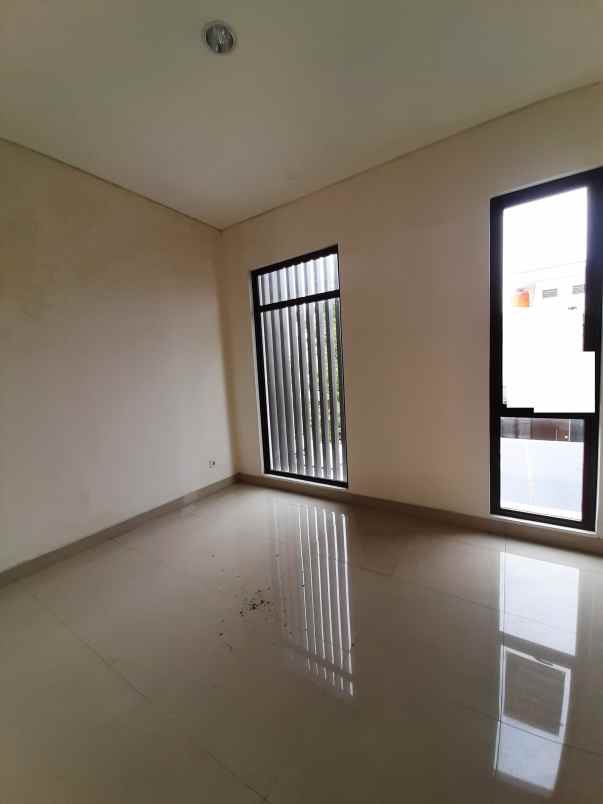 dijual rumah cluster shinano jakarta