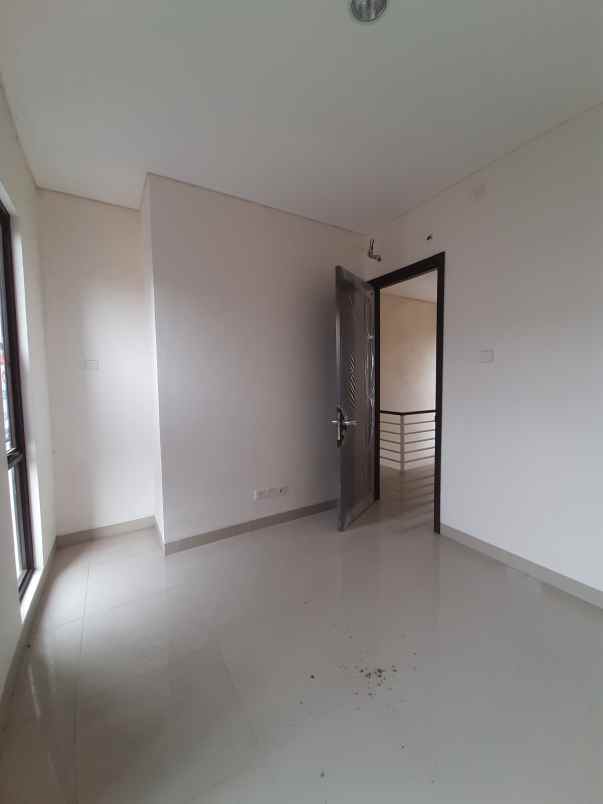 dijual rumah cluster shinano jakarta