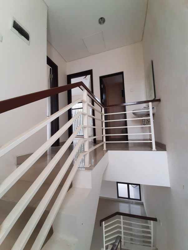 dijual rumah cluster shinano jakarta