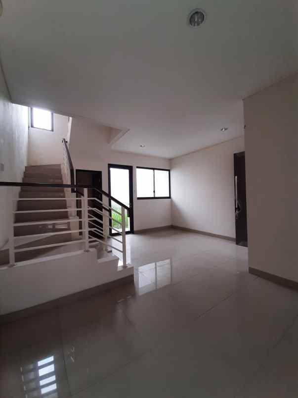 dijual rumah cluster shinano jakarta