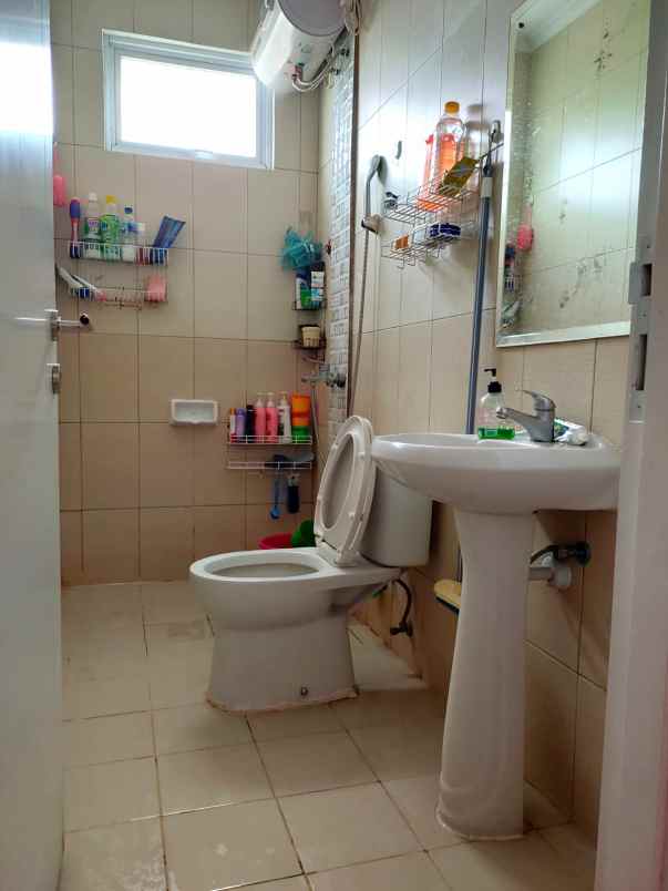 dijual rumah cluster thames jgc jakarta