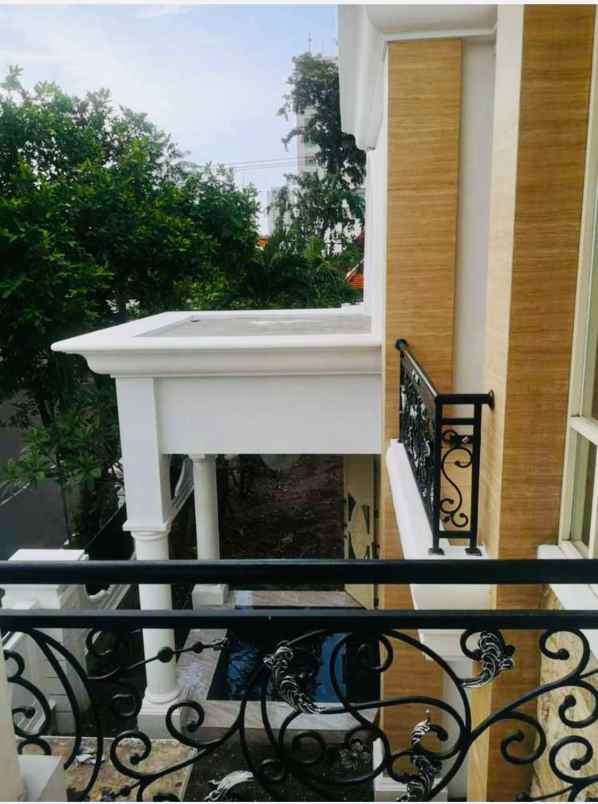 dijual rumah cokroaminoto