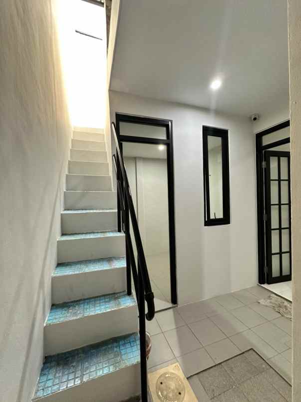 dijual rumah darmo indah selatan kec