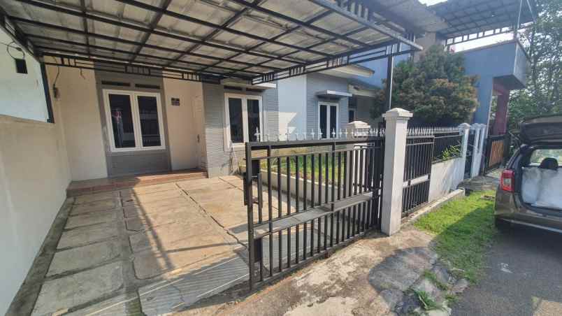 dijual rumah dgn tanah luas harga murah