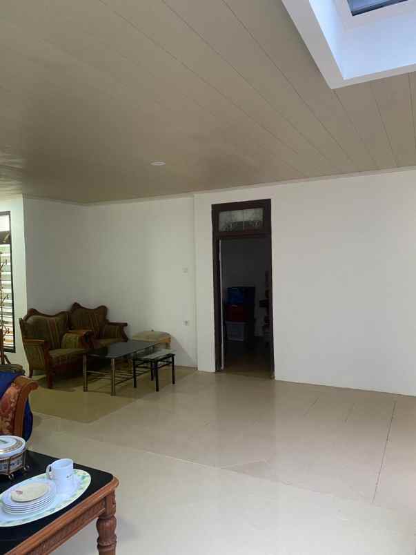 dijual rumah di ciomas iii jakarta selatan