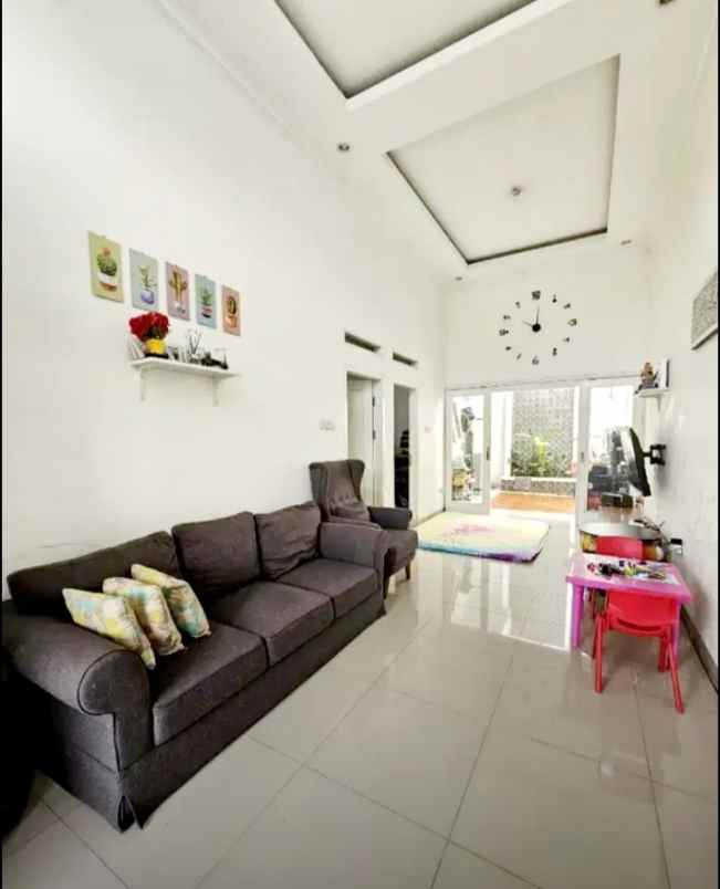 dijual rumah di daerah riung bandung lokasi strategis