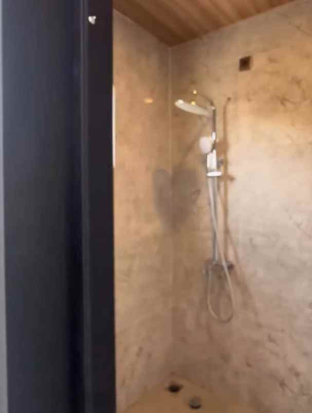 dijual rumah di legenda wisata cibubur bogor