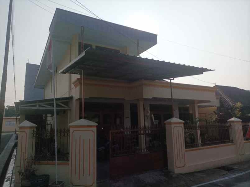 dijual rumah di sumber solo