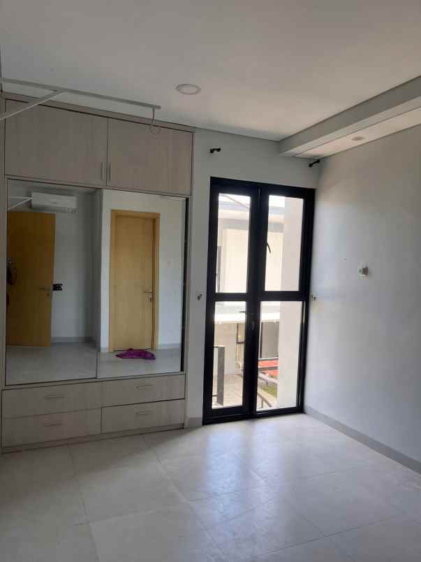 dijual rumah diblulukan colomadu karanganyar