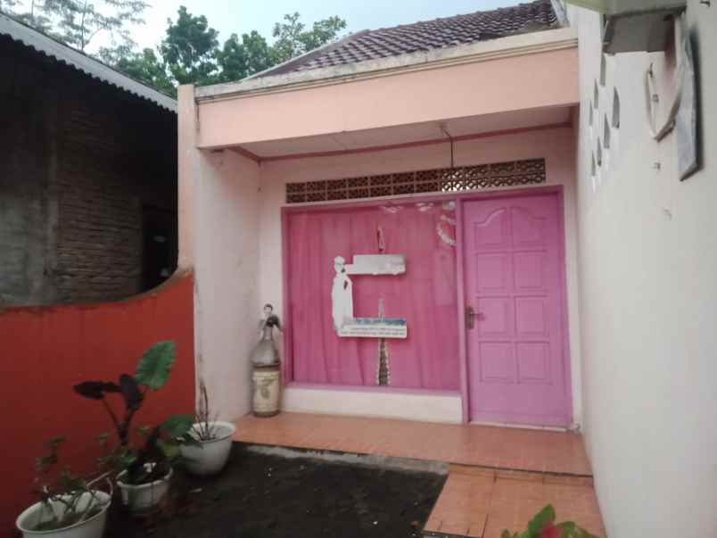 dijual rumah dngn pekarangan luas di candirejo ungaran