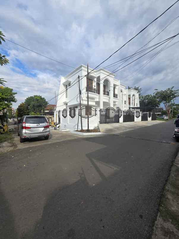 dijual rumah duren sawit