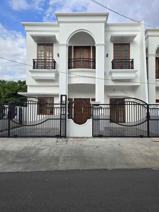 dijual rumah duren sawit