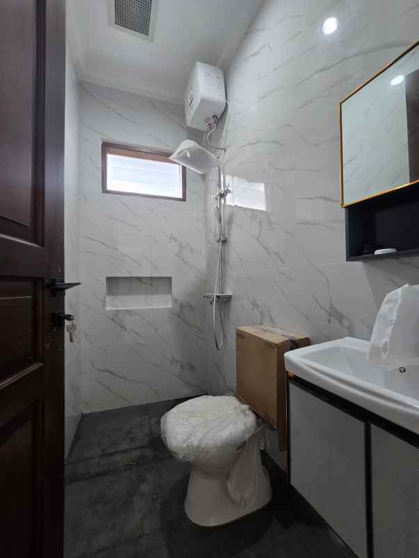 dijual rumah duren sawit