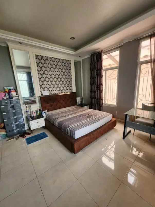 dijual rumah gading eight residence