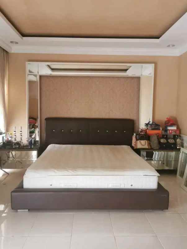 dijual rumah gading eight residence