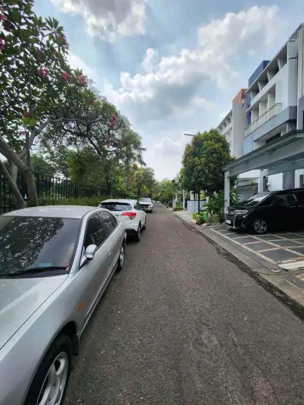 dijual rumah gading eight residence